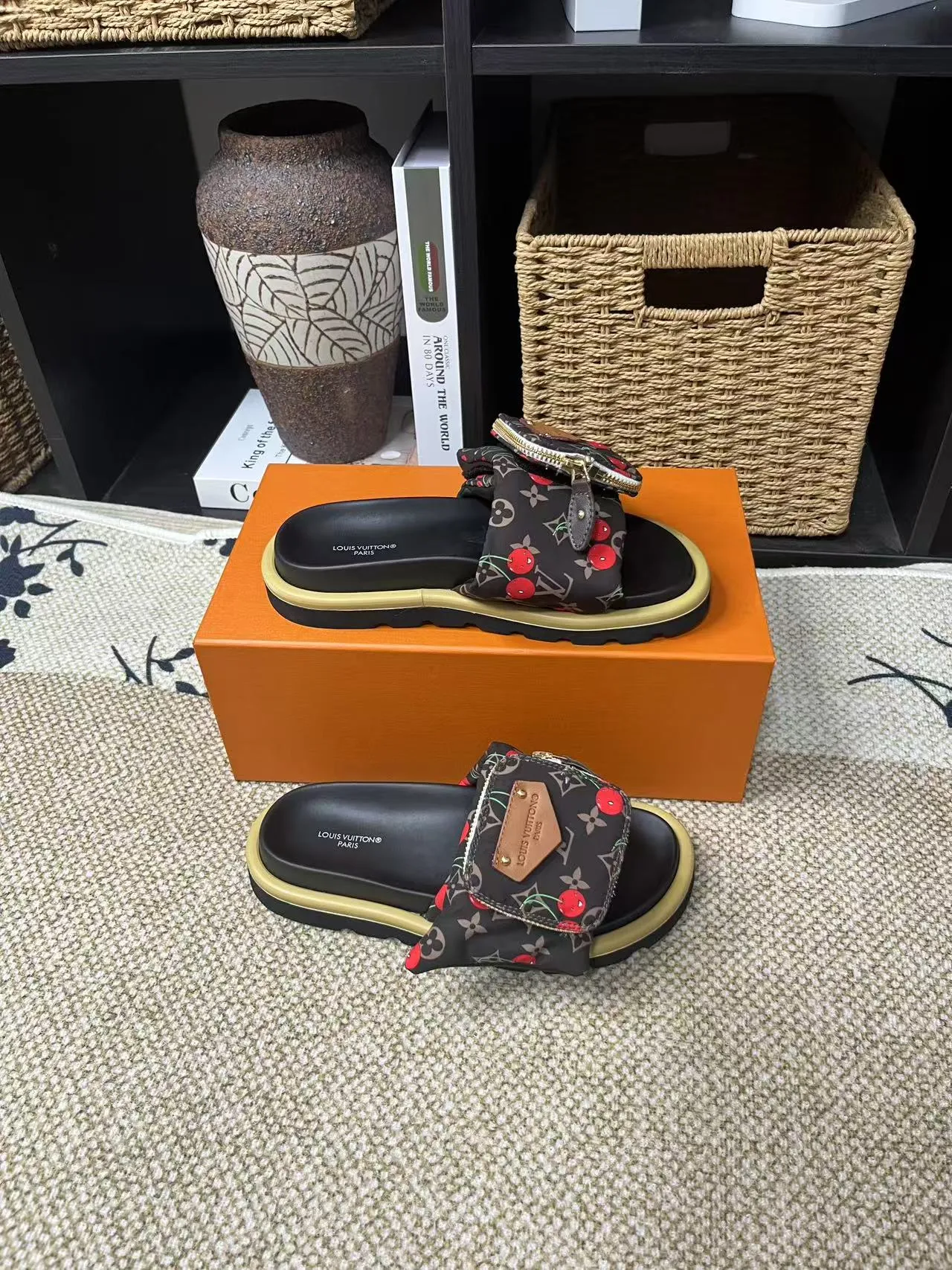 P380 yuan LV Louis Vuitton Full of high-end feel! A popular model among bloggers at home and abroad, it’s retro and fashionable, and looks stunning on your feet! Mainly recommended model on the official website★ ━━━━━ ЅᏇєєt ━━━━━ ▪️Upper: original calfskin ➕5D printing process ▪️Inner: imported mixed sheepskin ▪️Outsole: original molded foam outsole ▪️Size: Female 35-40 Men's 39-44 (women's 41 men's 45)